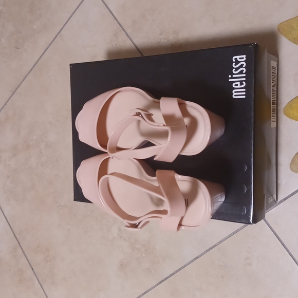 Melissa Shoes - Picture 4 of 5